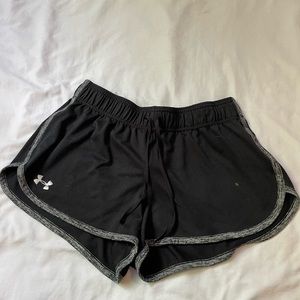 black and grey under armor shorts